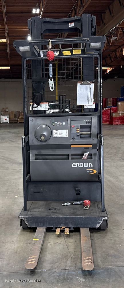 image for item EC8153 2017 Crown SP3520-30 order picker