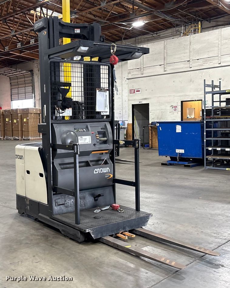 image for item EC8153 2017 Crown SP3520-30 order picker