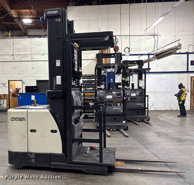 image for item EC8153 2017 Crown SP3520-30 order picker