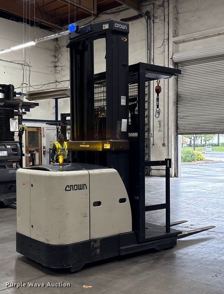 image for item EC8153 2017 Crown SP3520-30 order picker