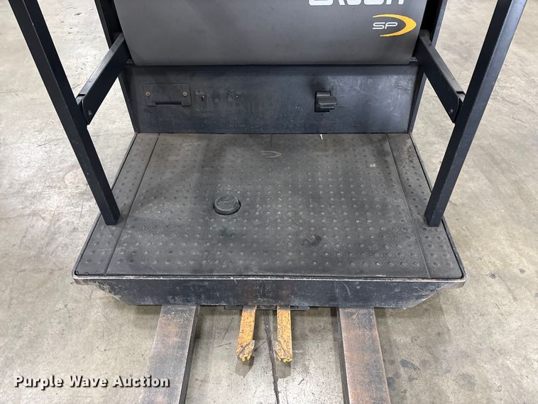 image for item EC8153 2017 Crown SP3520-30 order picker