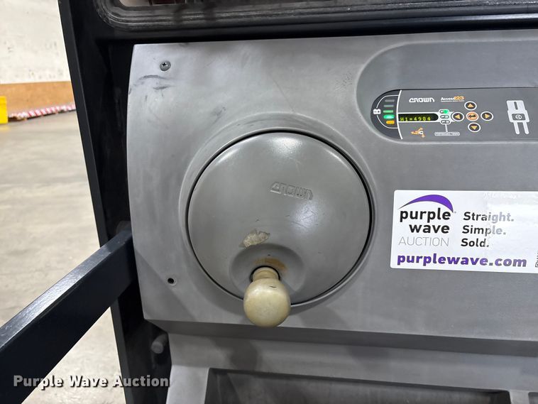 image for item EC8153 2017 Crown SP3520-30 order picker