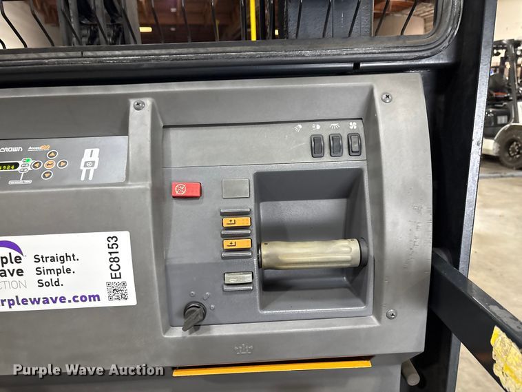 image for item EC8153 2017 Crown SP3520-30 order picker