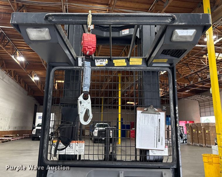 image for item EC8153 2017 Crown SP3520-30 order picker