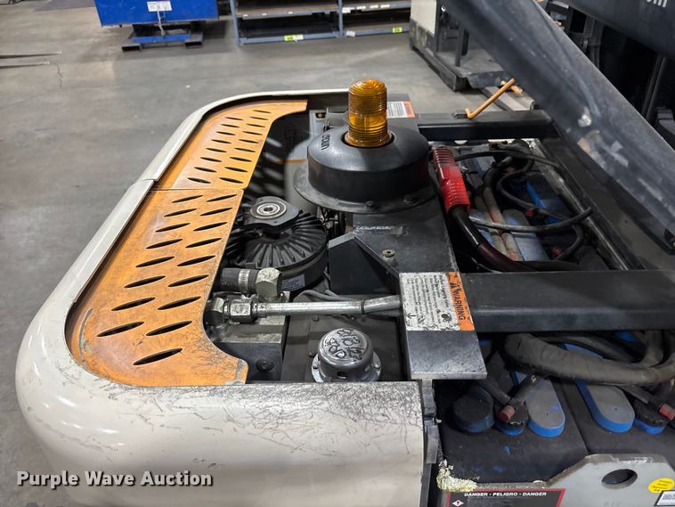 image for item EC8153 2017 Crown SP3520-30 order picker