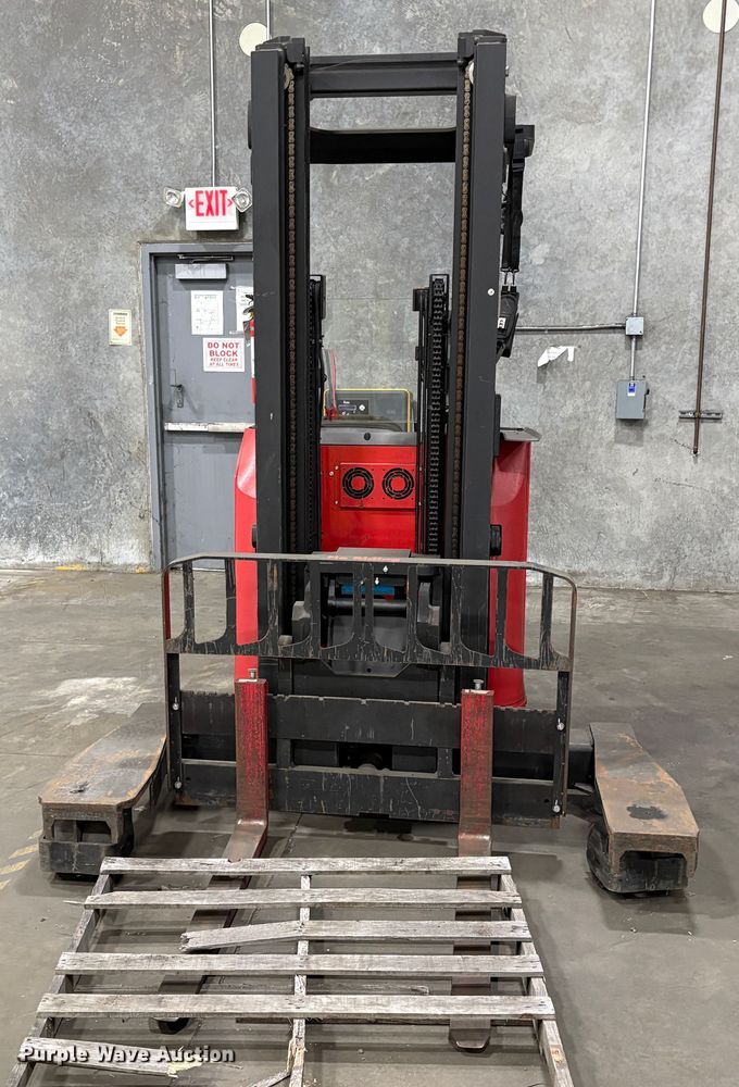 image for item EC8154 2017 Raymond 7310 reach truck