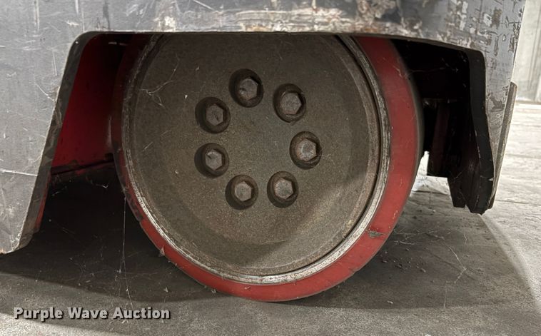 image for item EC8154 2017 Raymond 7310 reach truck