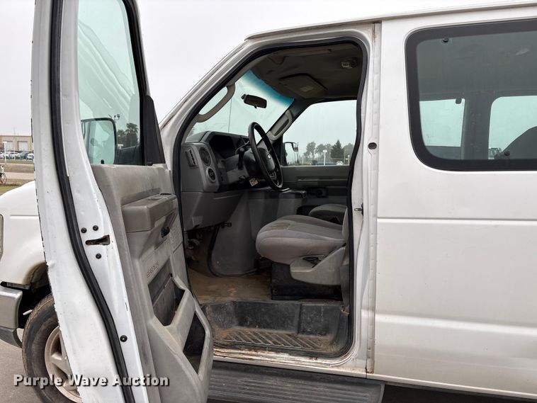 image for item EC8165 2012 Ford E350 Super Duty van