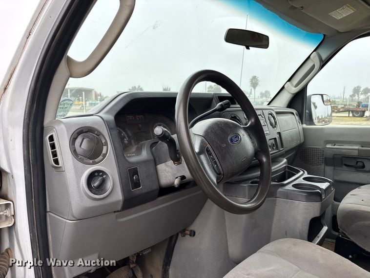 image for item EC8165 2012 Ford E350 Super Duty van