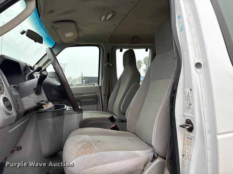 image for item EC8165 2012 Ford E350 Super Duty van