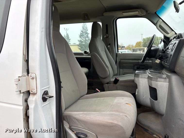 image for item EC8165 2012 Ford E350 Super Duty van