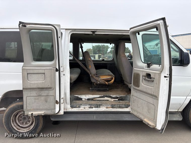 image for item EC8165 2012 Ford E350 Super Duty van