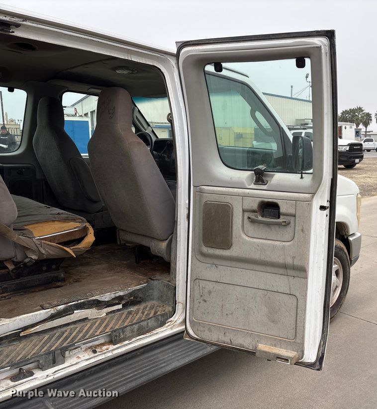 image for item EC8165 2012 Ford E350 Super Duty van
