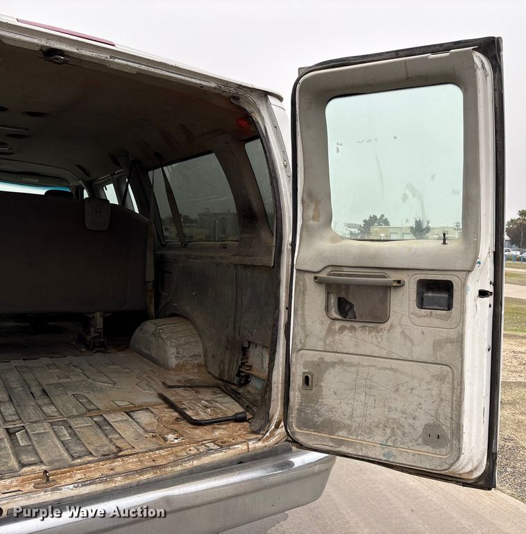 image for item EC8165 2012 Ford E350 Super Duty van