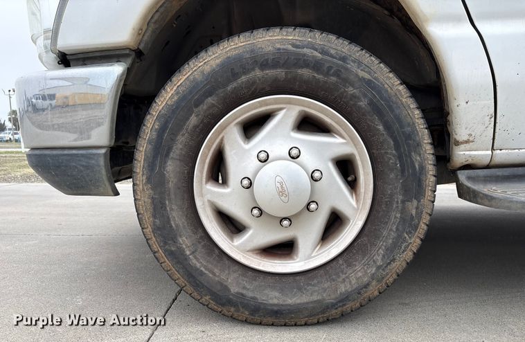 image for item EC8165 2012 Ford E350 Super Duty van