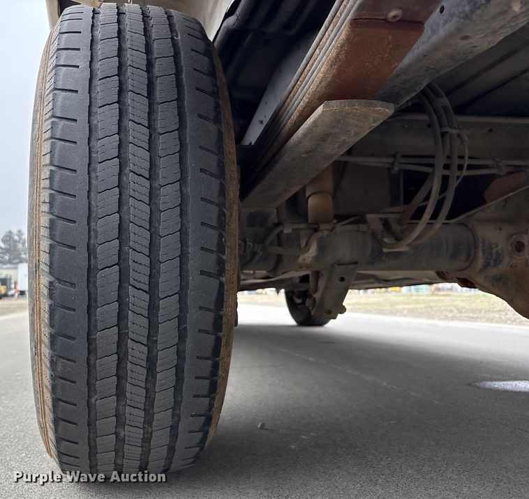 image for item EC8165 2012 Ford E350 Super Duty van