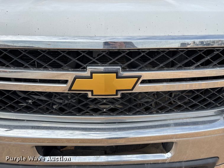 image for item ED2391 2014 Chevrolet Silverado 3500HD Crew Cab utility bed pickup truck