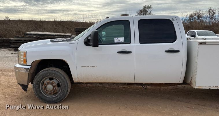 image for item ED2391 2014 Chevrolet Silverado 3500HD Crew Cab utility bed pickup truck