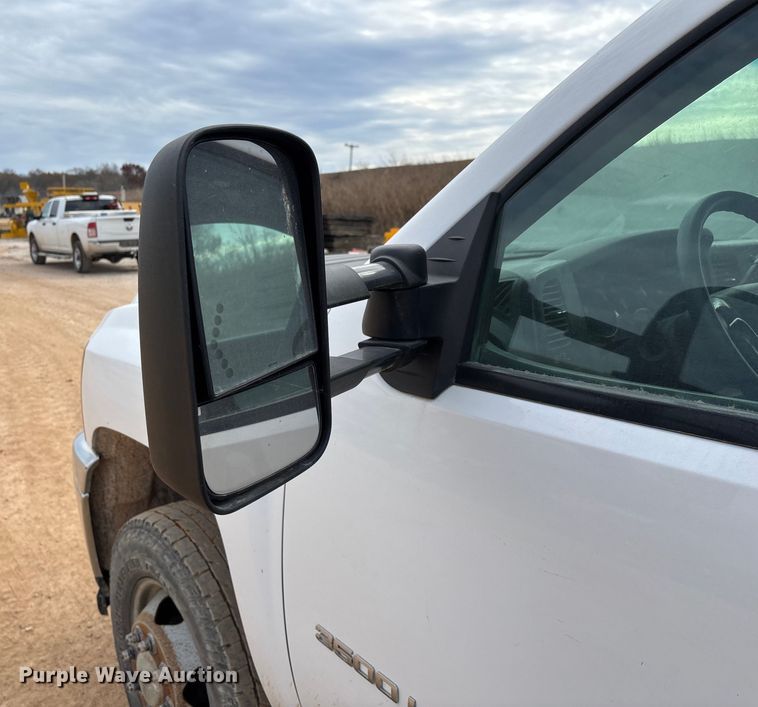 image for item ED2391 2014 Chevrolet Silverado 3500HD Crew Cab utility bed pickup truck