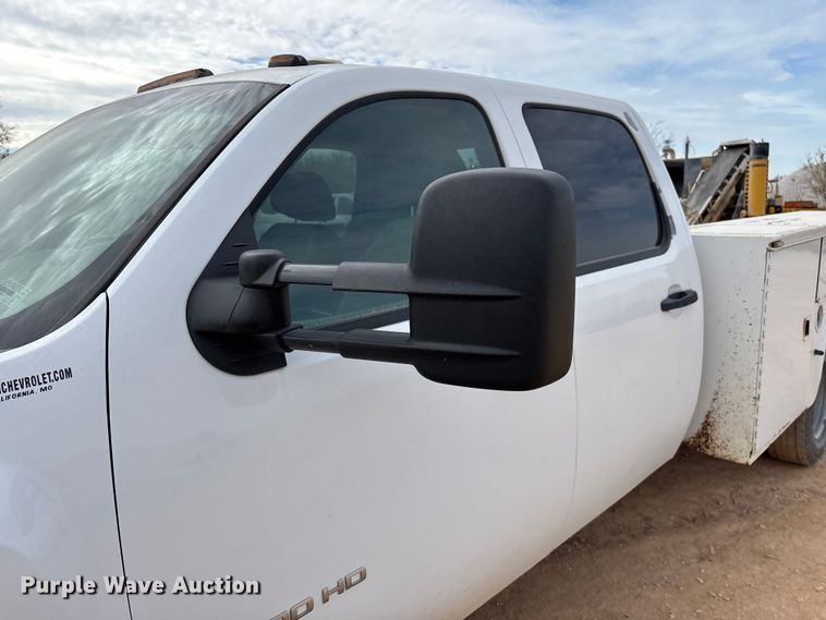 image for item ED2391 2014 Chevrolet Silverado 3500HD Crew Cab utility bed pickup truck