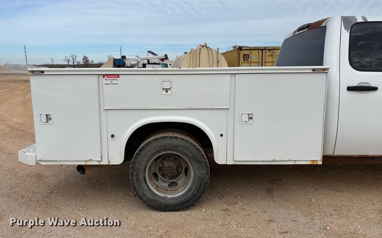 image for item ED2391 2014 Chevrolet Silverado 3500HD Crew Cab utility bed pickup truck
