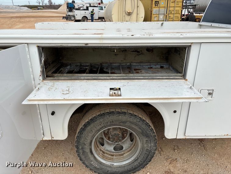 image for item ED2391 2014 Chevrolet Silverado 3500HD Crew Cab utility bed pickup truck