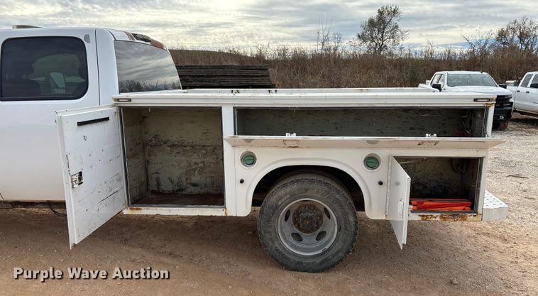 image for item ED2391 2014 Chevrolet Silverado 3500HD Crew Cab utility bed pickup truck