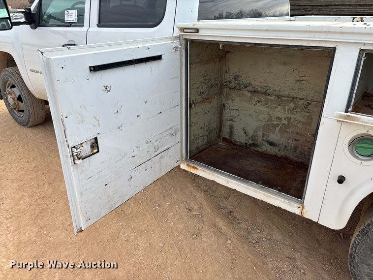 image for item ED2391 2014 Chevrolet Silverado 3500HD Crew Cab utility bed pickup truck