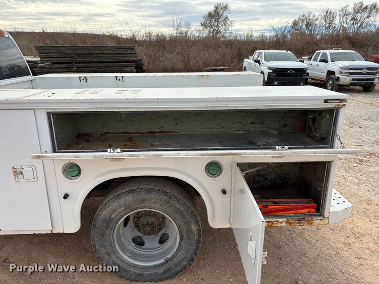 image for item ED2391 2014 Chevrolet Silverado 3500HD Crew Cab utility bed pickup truck