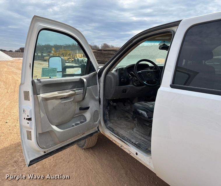 image for item ED2391 2014 Chevrolet Silverado 3500HD Crew Cab utility bed pickup truck