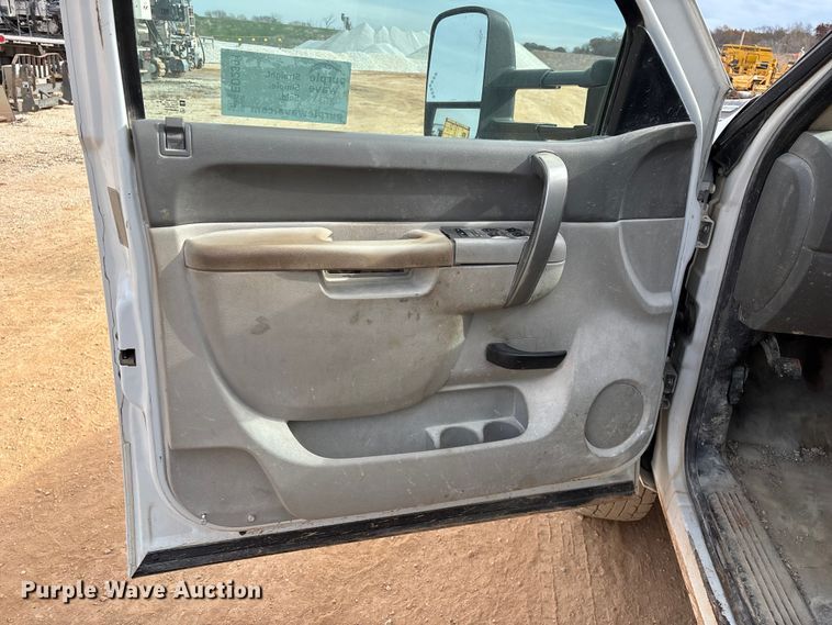 image for item ED2391 2014 Chevrolet Silverado 3500HD Crew Cab utility bed pickup truck