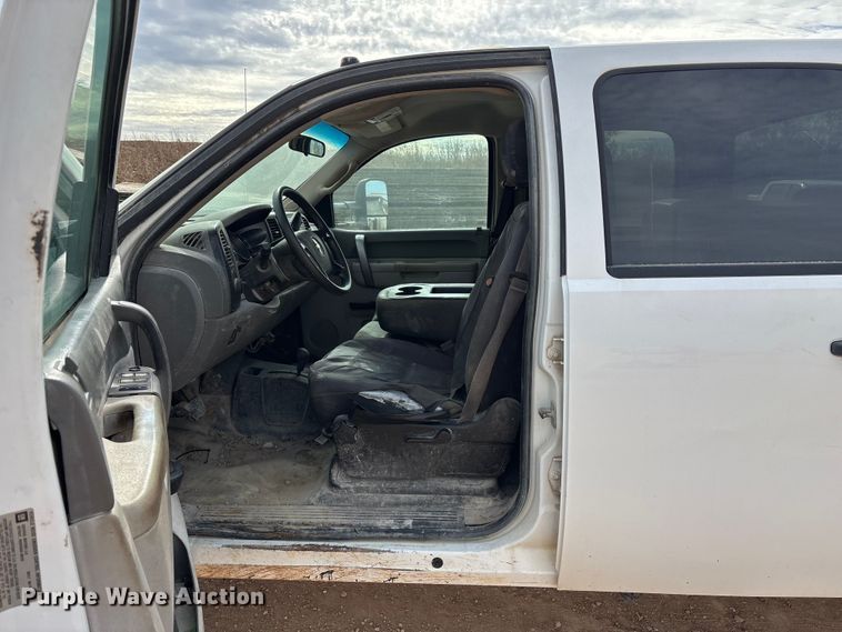 image for item ED2391 2014 Chevrolet Silverado 3500HD Crew Cab utility bed pickup truck