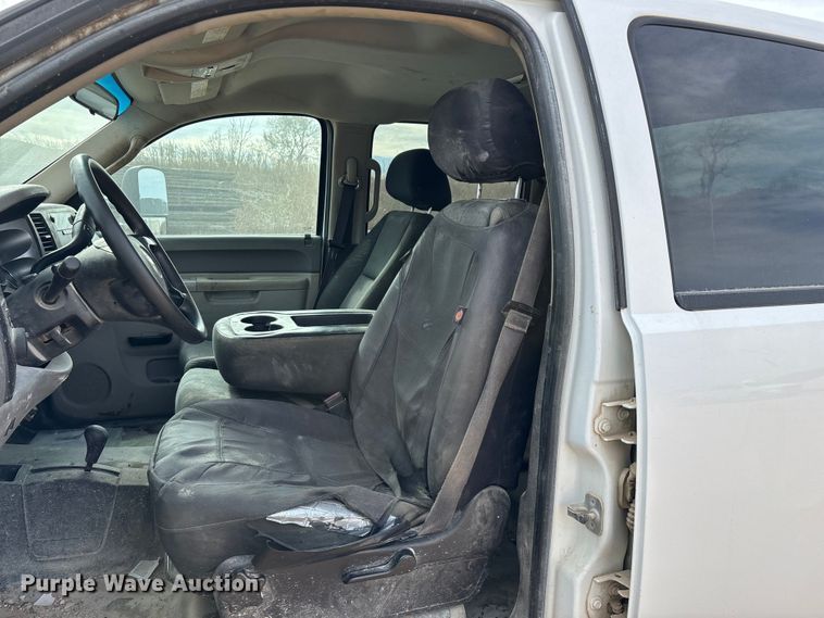 image for item ED2391 2014 Chevrolet Silverado 3500HD Crew Cab utility bed pickup truck