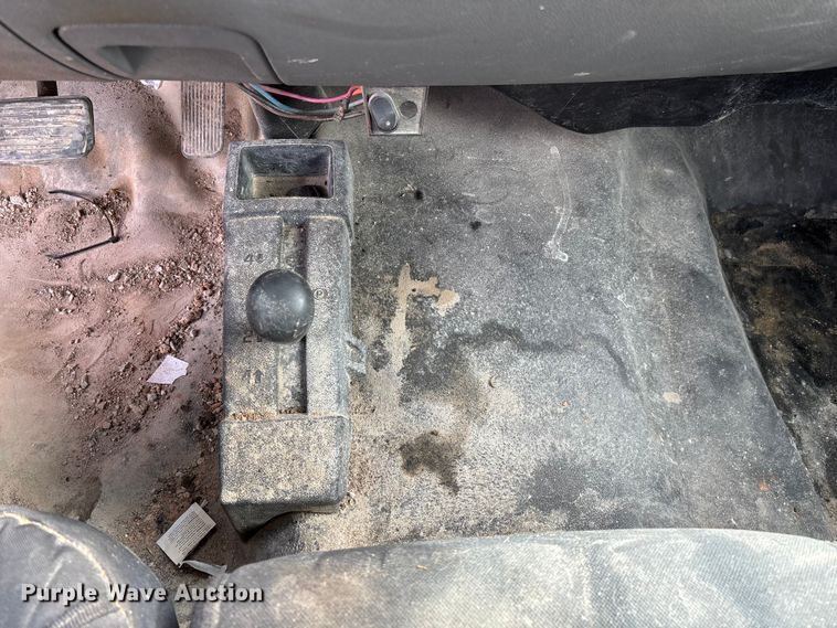 image for item ED2391 2014 Chevrolet Silverado 3500HD Crew Cab utility bed pickup truck