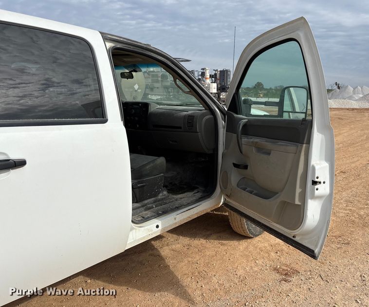 image for item ED2391 2014 Chevrolet Silverado 3500HD Crew Cab utility bed pickup truck