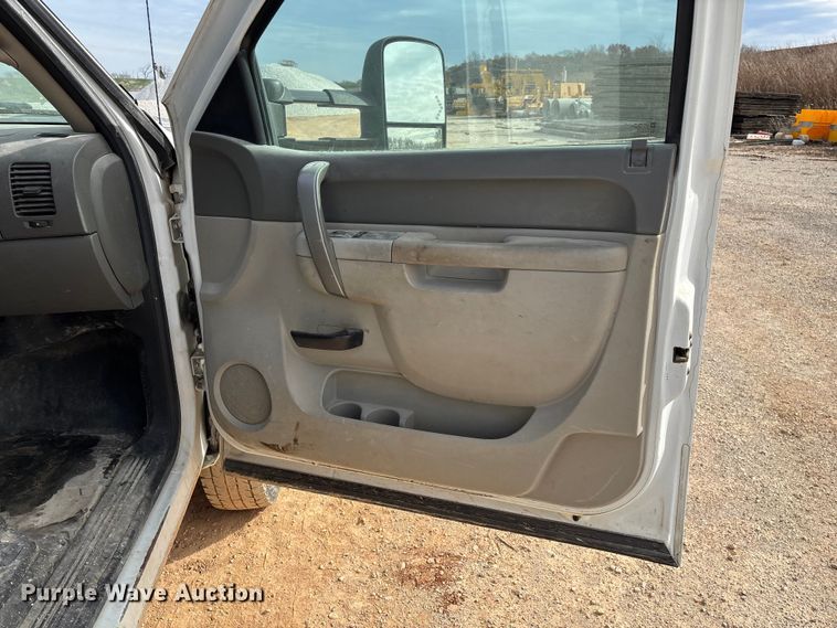 image for item ED2391 2014 Chevrolet Silverado 3500HD Crew Cab utility bed pickup truck