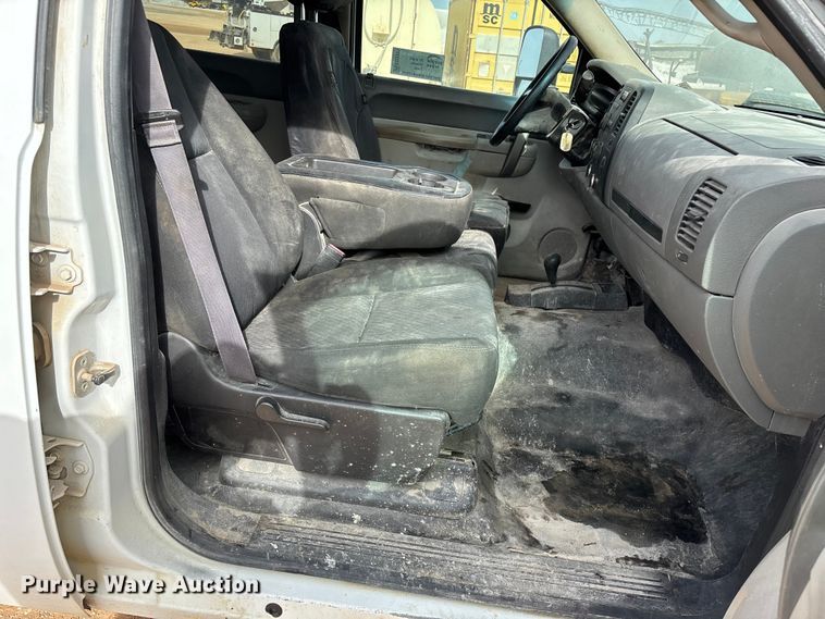 image for item ED2391 2014 Chevrolet Silverado 3500HD Crew Cab utility bed pickup truck