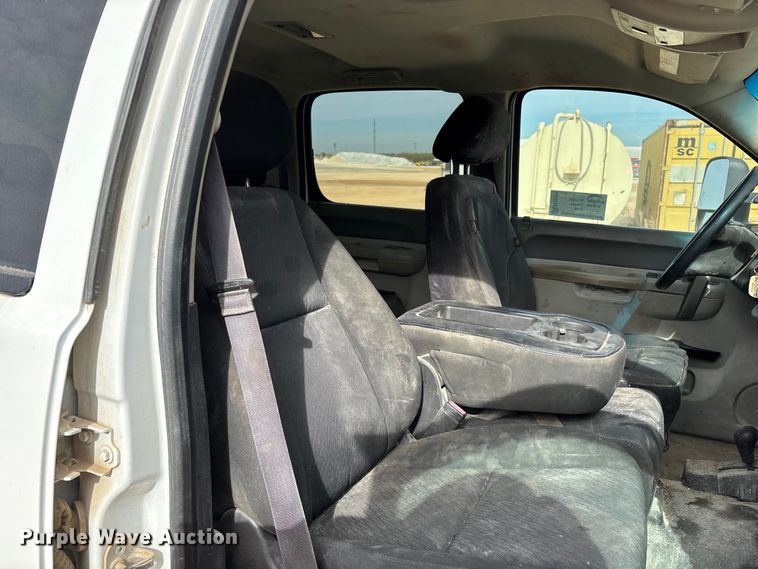 image for item ED2391 2014 Chevrolet Silverado 3500HD Crew Cab utility bed pickup truck