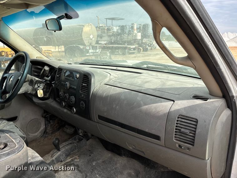 image for item ED2391 2014 Chevrolet Silverado 3500HD Crew Cab utility bed pickup truck