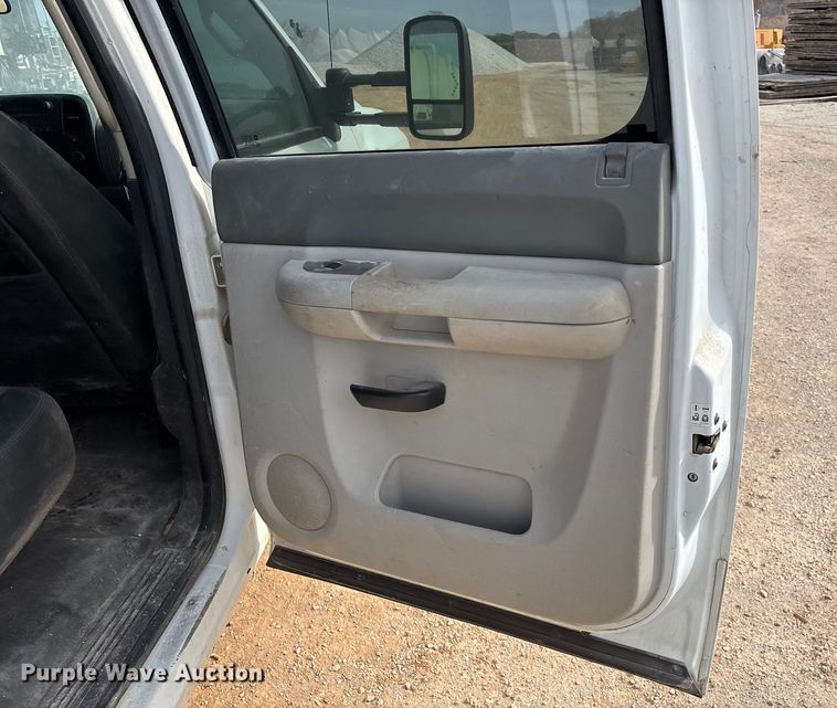 image for item ED2391 2014 Chevrolet Silverado 3500HD Crew Cab utility bed pickup truck