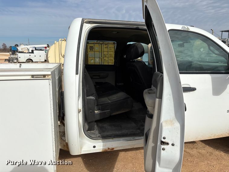 image for item ED2391 2014 Chevrolet Silverado 3500HD Crew Cab utility bed pickup truck