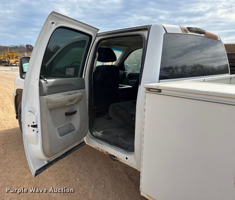 image for item ED2391 2014 Chevrolet Silverado 3500HD Crew Cab utility bed pickup truck