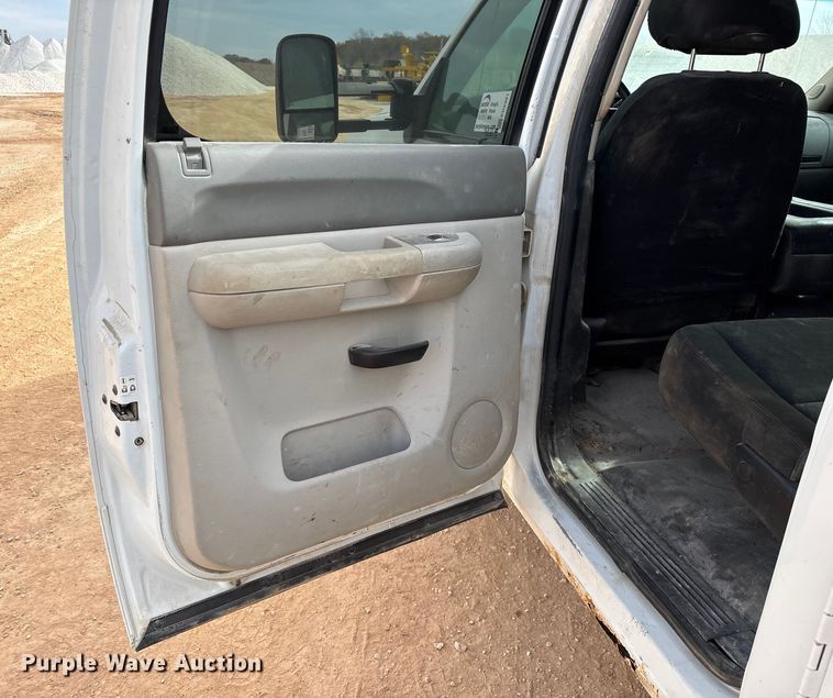 image for item ED2391 2014 Chevrolet Silverado 3500HD Crew Cab utility bed pickup truck