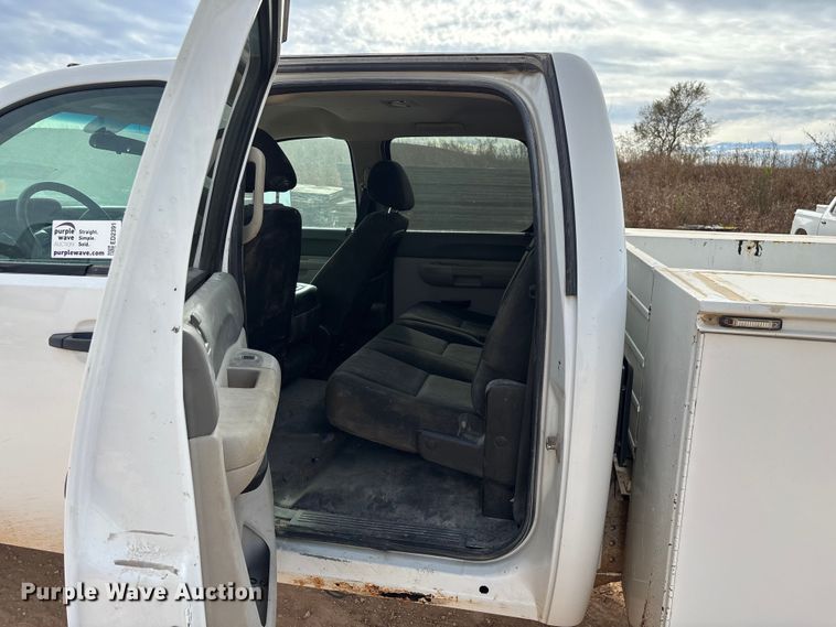 image for item ED2391 2014 Chevrolet Silverado 3500HD Crew Cab utility bed pickup truck