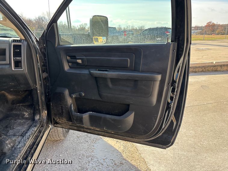 image for item ED2401 2017 RAM 2500 pickup truck