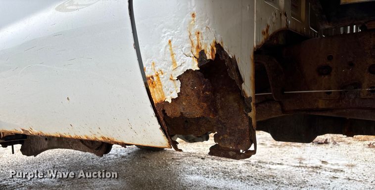 image for item ED2407 2006 Ford F550 XL Super Duty flatbed truck