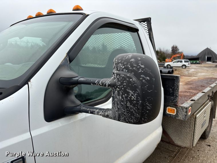 image for item ED2407 2006 Ford F550 XL Super Duty flatbed truck