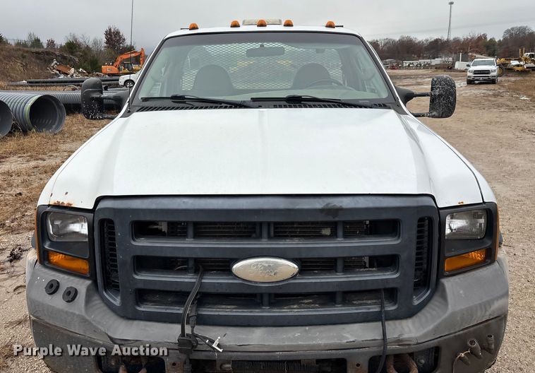 image for item ED2407 2006 Ford F550 XL Super Duty flatbed truck