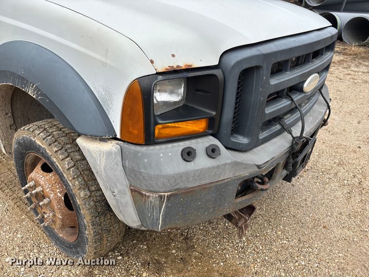 image for item ED2407 2006 Ford F550 XL Super Duty flatbed truck