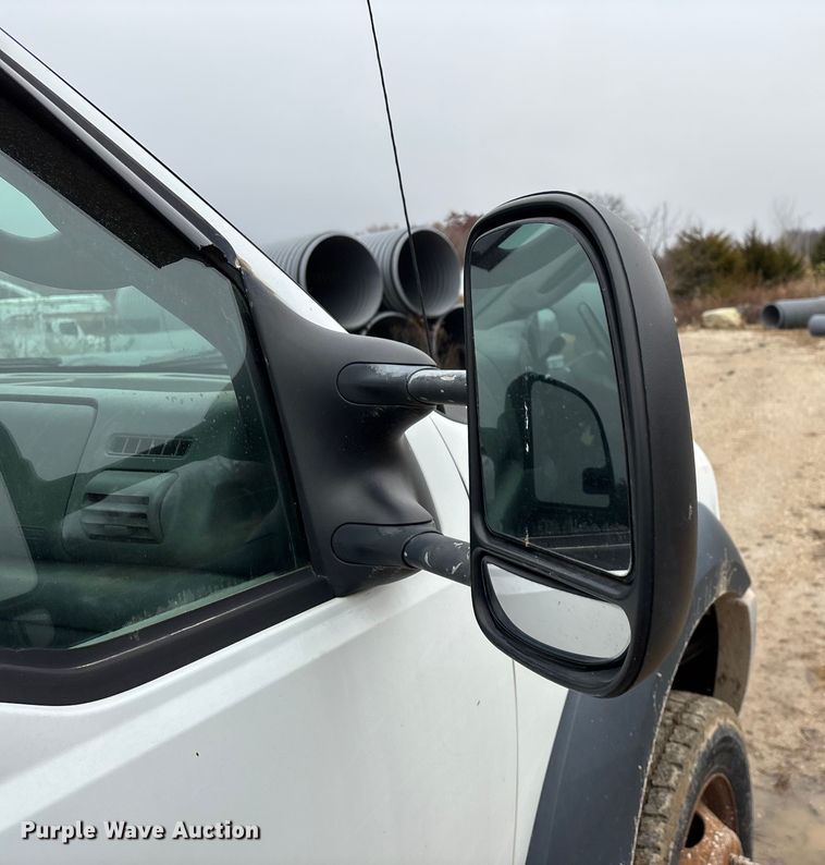 image for item ED2407 2006 Ford F550 XL Super Duty flatbed truck